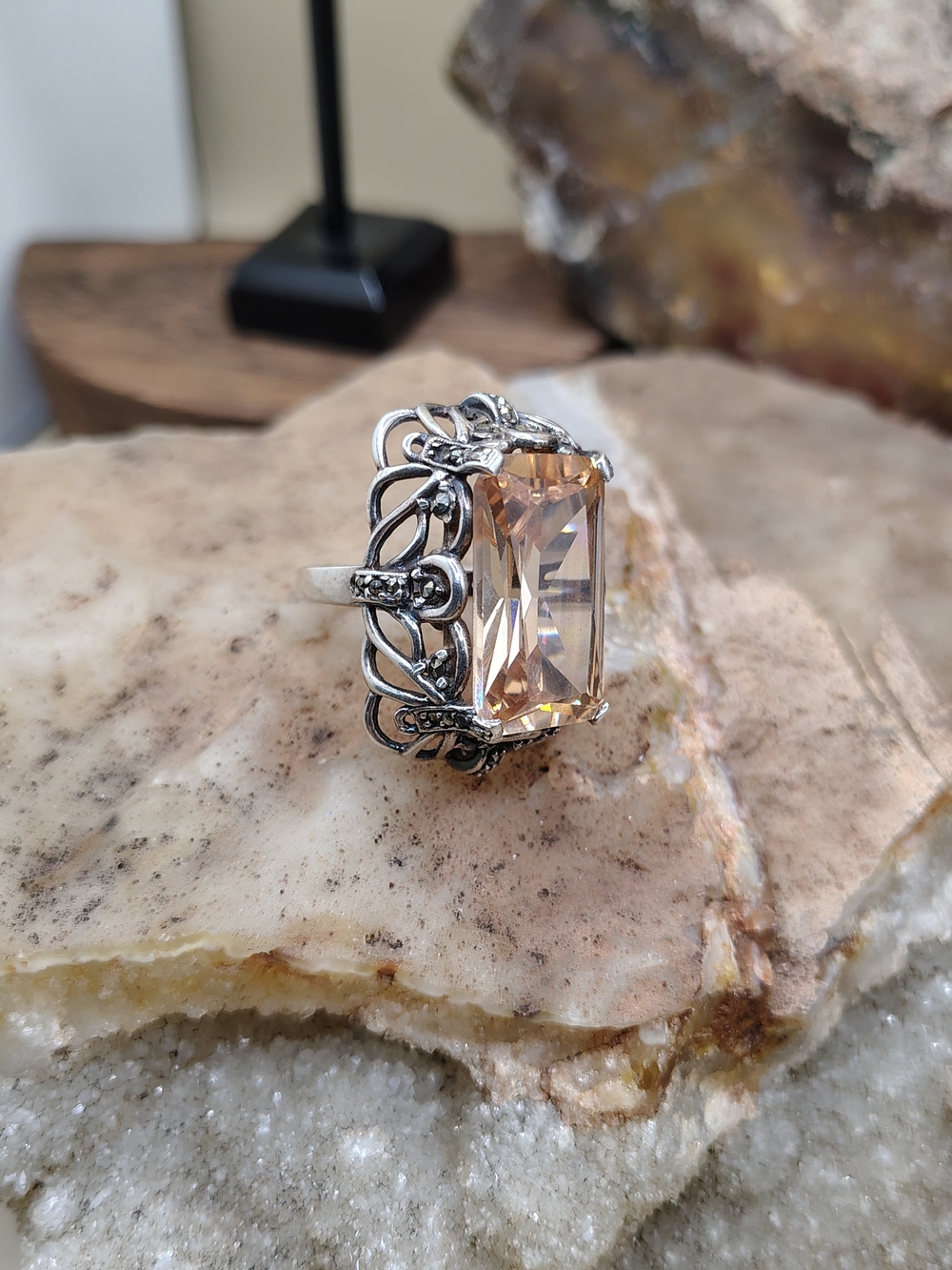 Vintage-Inspired 925 Silver Ring with Faceted Champagne Rhinestone